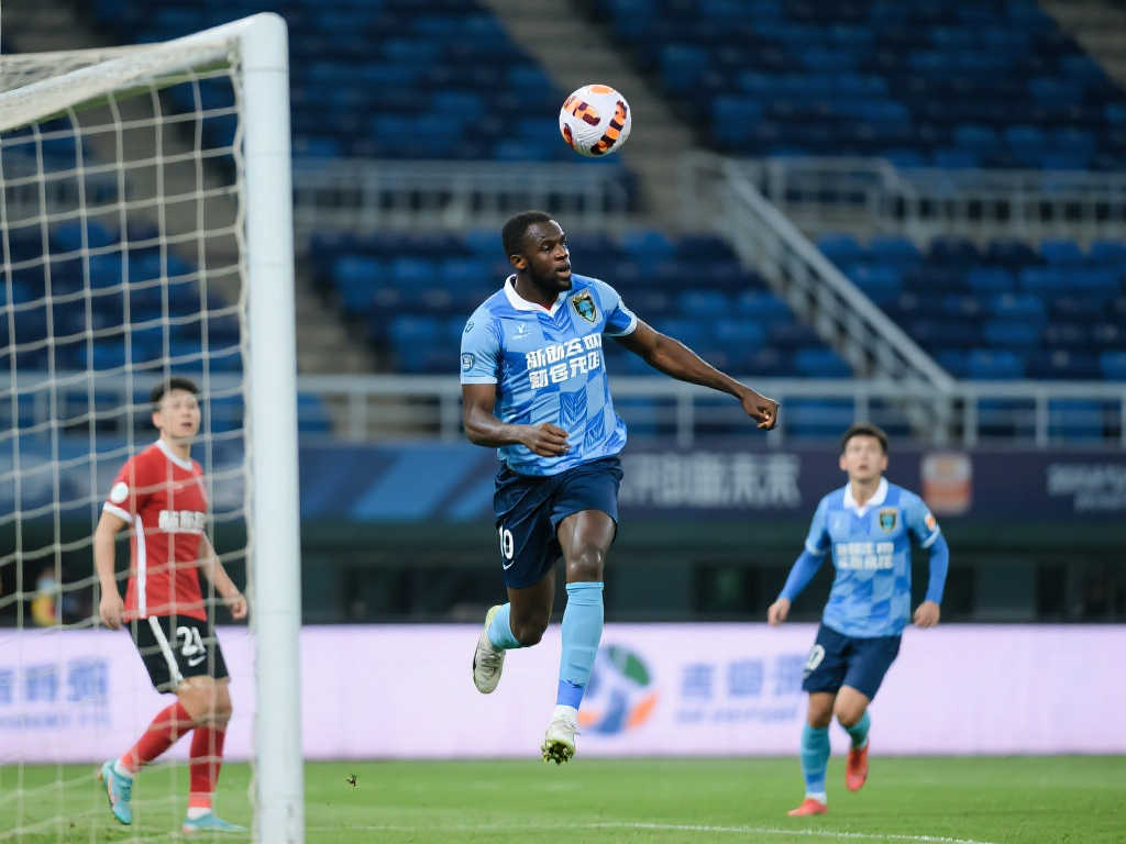 中甲升班马大连鲲城主场2-1力克广西平果，穆谢奎梅开二度首胜到手